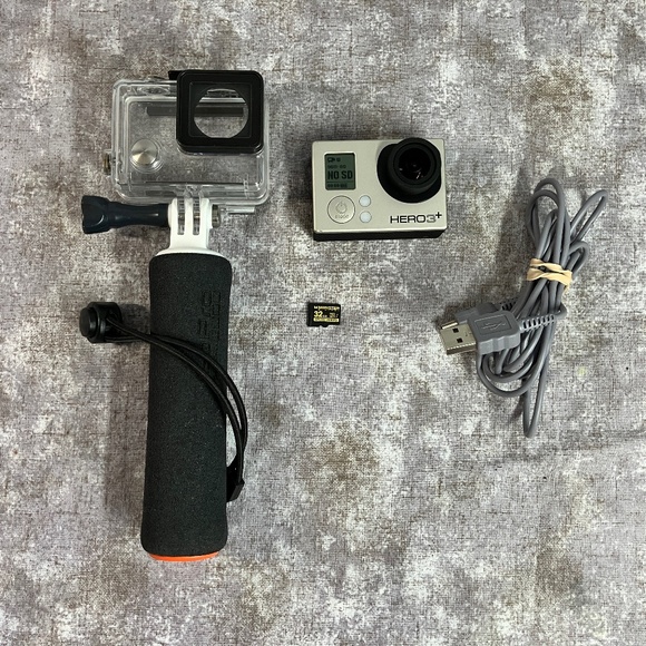 GoPro Hero 3+ Silver Action Camera Bundle WORKS - Picture 1 of 5